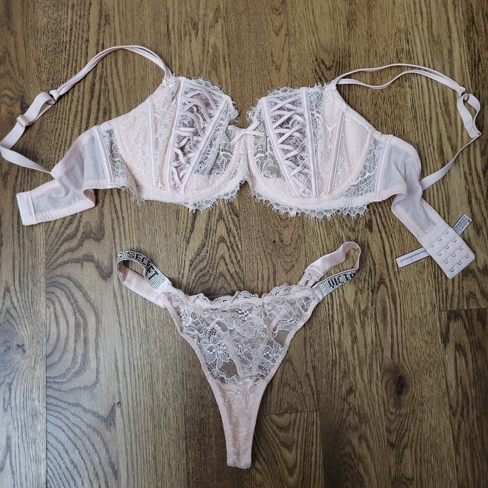 LINGERIE Victorias Secret Bra and Panty set (36DD/L-XL)